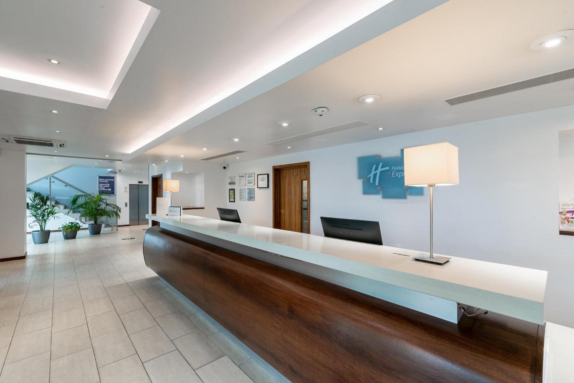 Holiday Inn Express Burnley M65 Jct 10 By Ihg Exterior foto